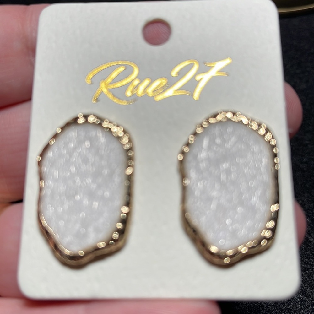 Earrings - Picture 4 of 4